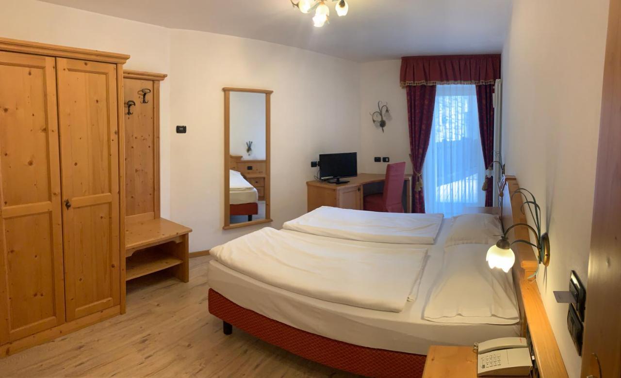 Hotel Laurin Каназей Екстериор снимка