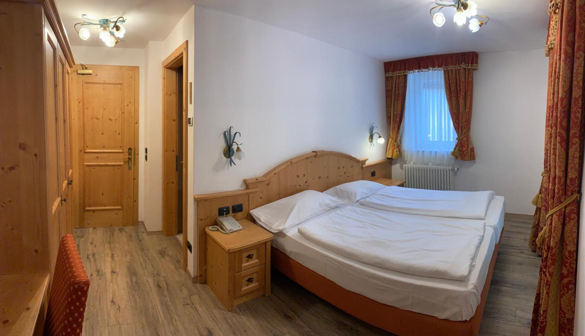 Hotel Laurin Каназей Екстериор снимка