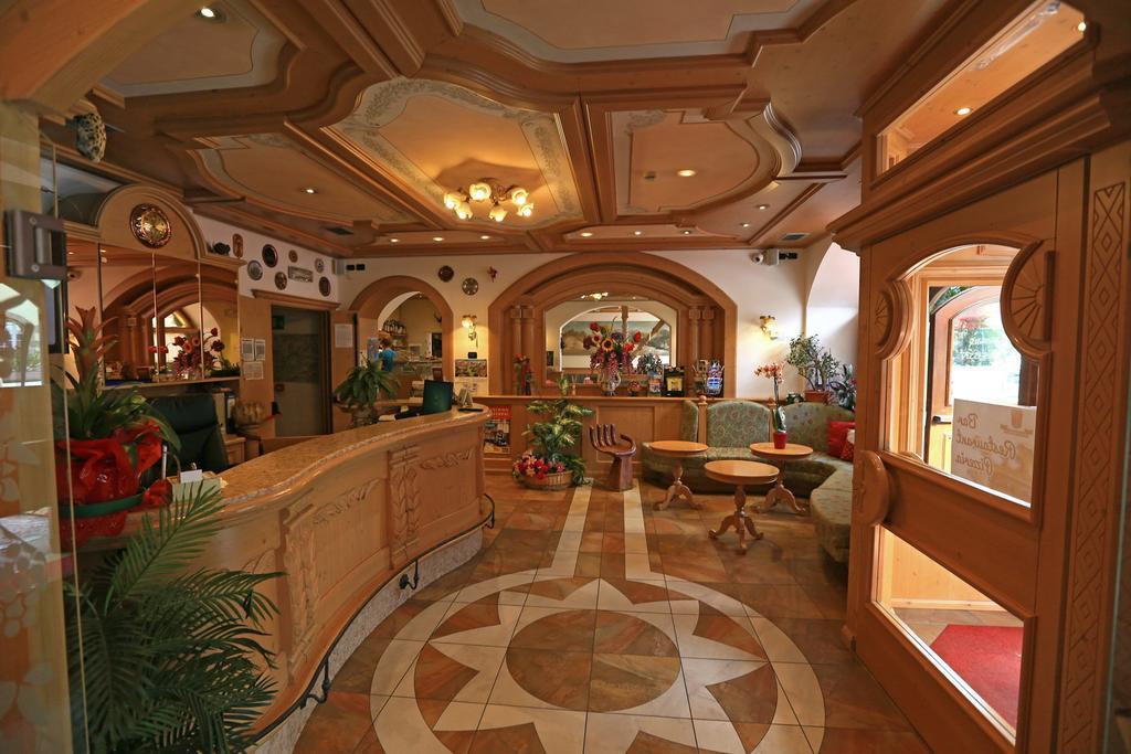 Hotel Laurin Каназей Екстериор снимка