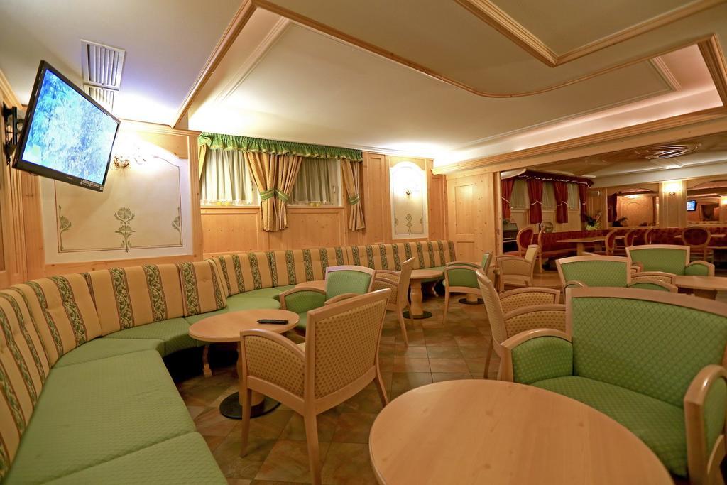 Hotel Laurin Каназей Екстериор снимка